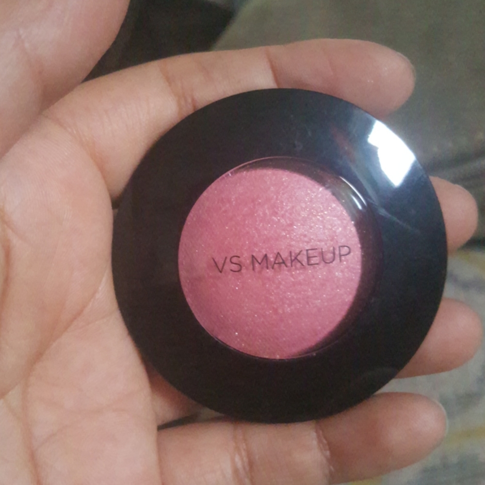 Victoria's Secret makeup trio - Picture 7 of 11